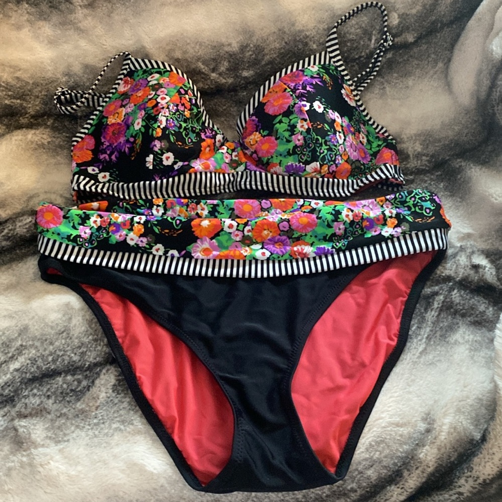 Beautiful Underwire Adjustable Top Lined Swimsuit… - image 2